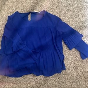 “Skies are blue” top